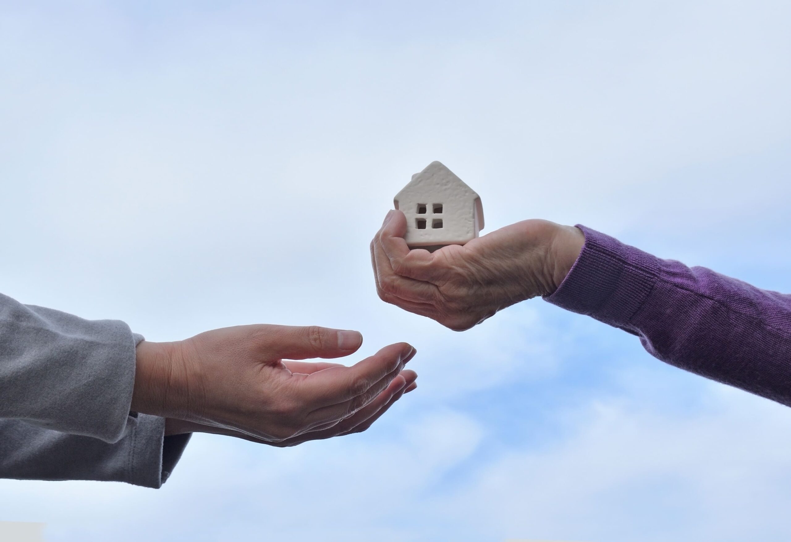 相続不動産を売却して分割する方法とは？換価分割・代償分割の手続きと注意点